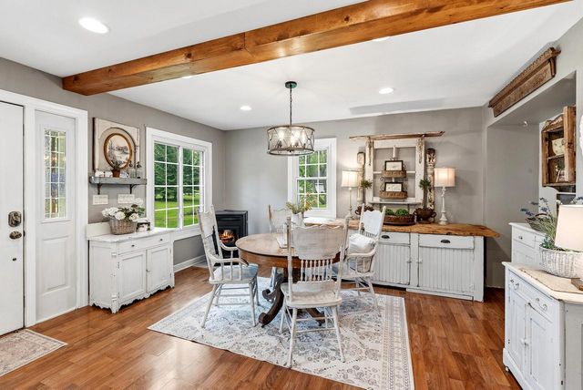 W377S5229 Pretty Lake ROAD, Dousman, WI 53118