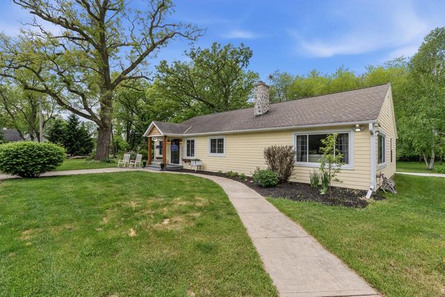 W377S5229 Pretty Lake ROAD, Dousman, WI 53118