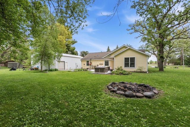 W377S5229 Pretty Lake ROAD, Dousman, WI 53118