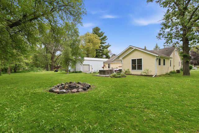 W377S5229 Pretty Lake ROAD, Dousman, WI 53118