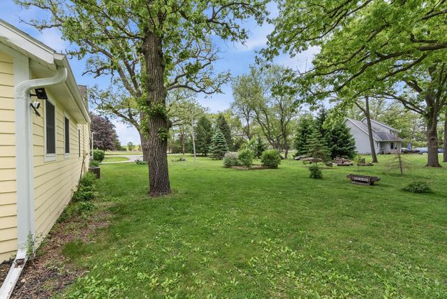 W377S5229 Pretty Lake ROAD, Dousman, WI 53118