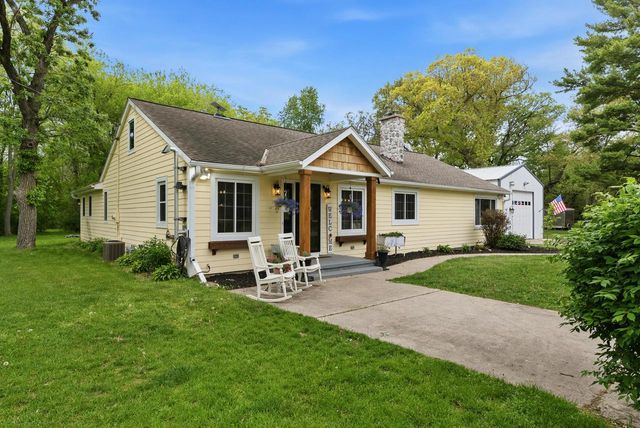 W377S5229 Pretty Lake ROAD, Dousman, WI 53118