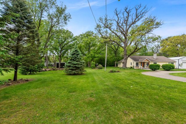 W377S5229 Pretty Lake ROAD, Dousman, WI 53118