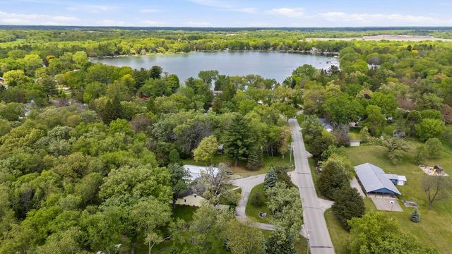 W377S5229 Pretty Lake ROAD, Dousman, WI 53118