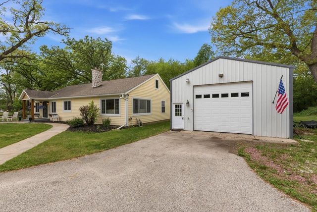 W377S5229 Pretty Lake ROAD, Dousman, WI 53118