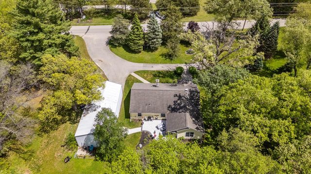 W377S5229 Pretty Lake ROAD, Dousman, WI 53118