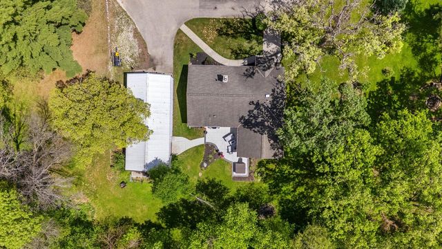 W377S5229 Pretty Lake ROAD, Dousman, WI 53118