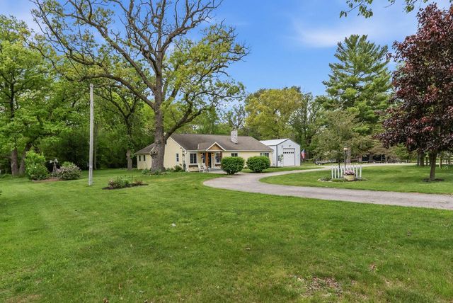 W377S5229 Pretty Lake ROAD, Dousman, WI 53118