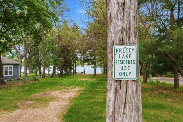 W377S5229 Pretty Lake ROAD, Dousman, WI 53118