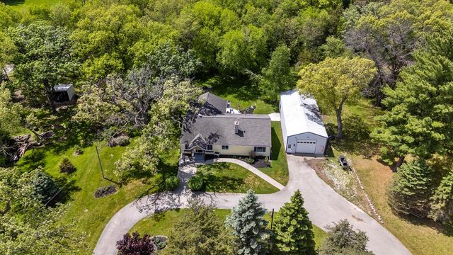 W377S5229 Pretty Lake ROAD, Dousman, WI 53118