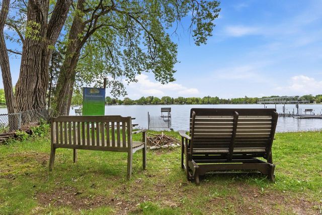 W377S5229 Pretty Lake ROAD, Dousman, WI 53118