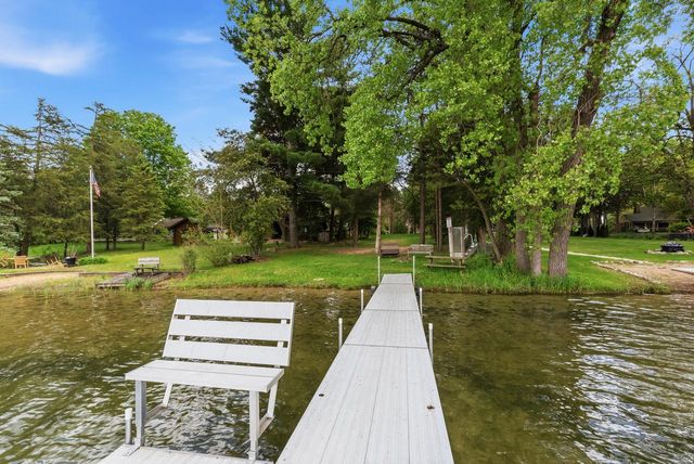 W377S5229 Pretty Lake ROAD, Dousman, WI 53118