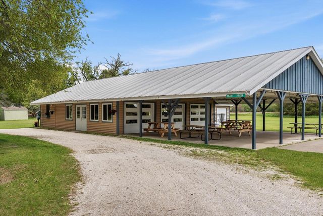 W377S5229 Pretty Lake ROAD, Dousman, WI 53118