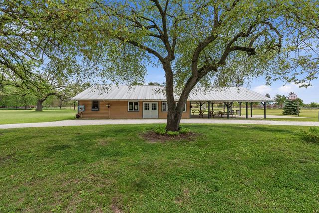 W377S5229 Pretty Lake ROAD, Dousman, WI 53118