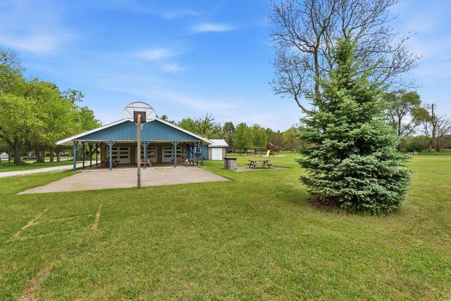 W377S5229 Pretty Lake ROAD, Dousman, WI 53118