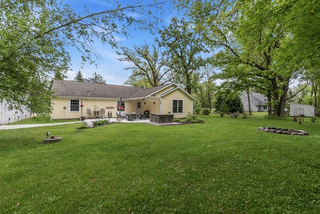 W377S5229 Pretty Lake ROAD, Dousman, WI 53118