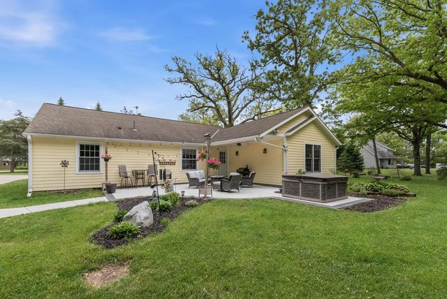 W377S5229 Pretty Lake ROAD, Dousman, WI 53118