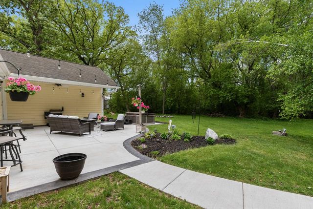 W377S5229 Pretty Lake ROAD, Dousman, WI 53118
