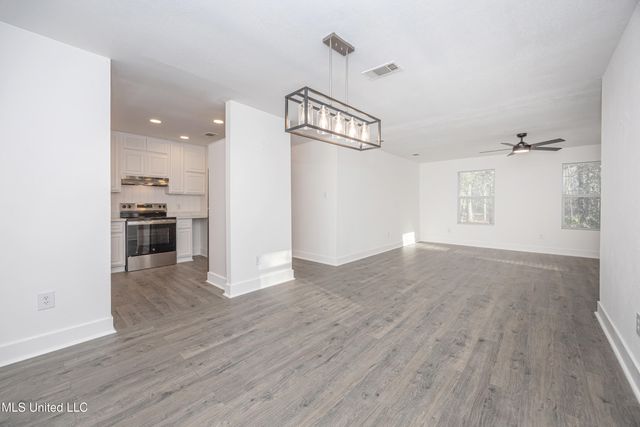 5308 Center Street, Ocean Springs, MS 39564