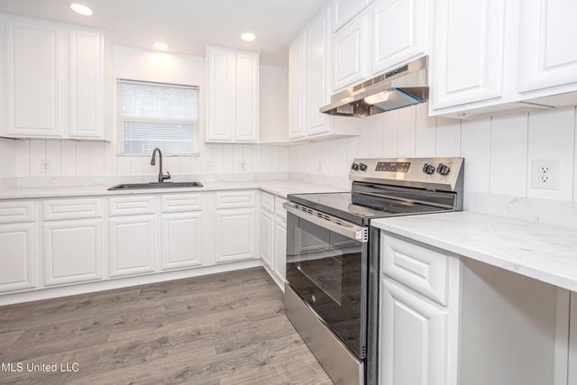 5308 Center Street, Ocean Springs, MS 39564