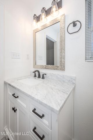 5308 Center Street, Ocean Springs, MS 39564