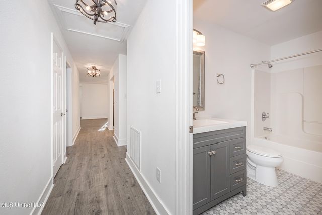 5308 Center Street, Ocean Springs, MS 39564