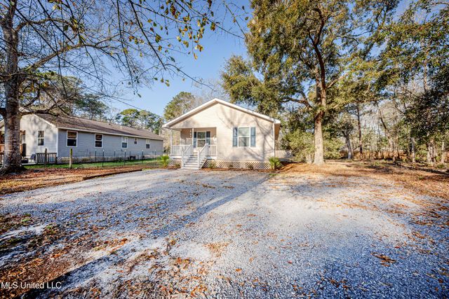 5308 Center Street, Ocean Springs, MS 39564