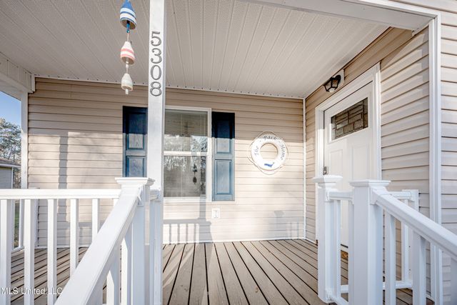 5308 Center Street, Ocean Springs, MS 39564