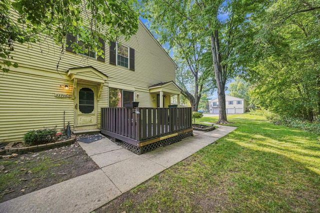 33707 Bayview Dr Drive, Chesterfield, MI 48047