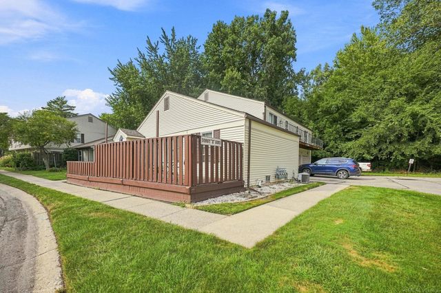 33707 Bayview Dr Drive, Chesterfield, MI 48047