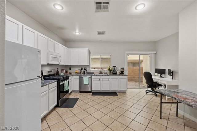 6880 Silver Eagle Avenue, Las Vegas, NV 89122