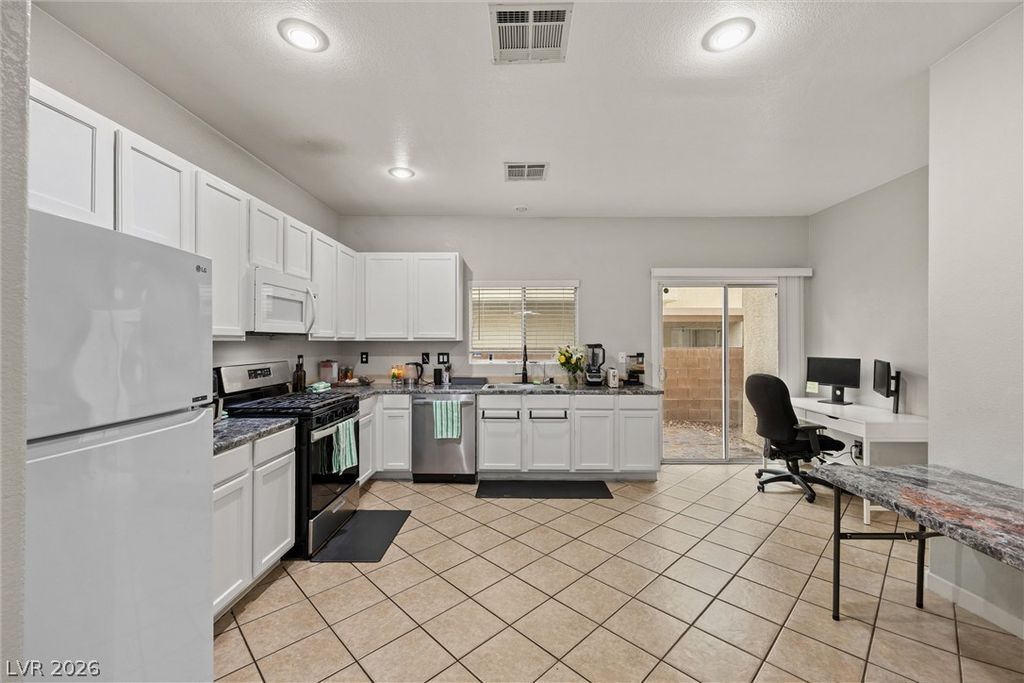 6880 Silver Eagle Avenue, Las Vegas, NV 89122 — photo 4