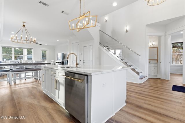 419 Martin Avenue, Ocean Springs, MS 39564