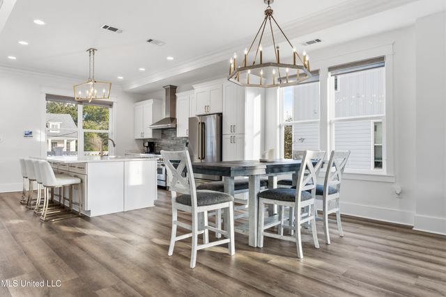 419 Martin Avenue, Ocean Springs, MS 39564