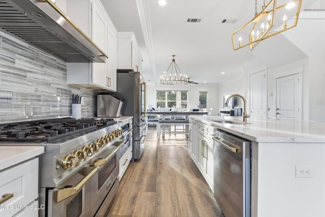 419 Martin Avenue, Ocean Springs, MS 39564