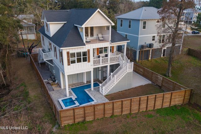 419 Martin Avenue, Ocean Springs, MS 39564