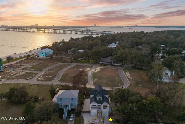 419 Martin Avenue, Ocean Springs, MS 39564