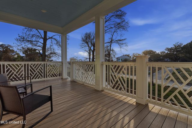 419 Martin Avenue, Ocean Springs, MS 39564