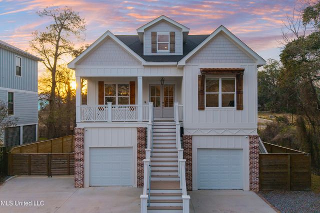 419 Martin Avenue, Ocean Springs, MS 39564