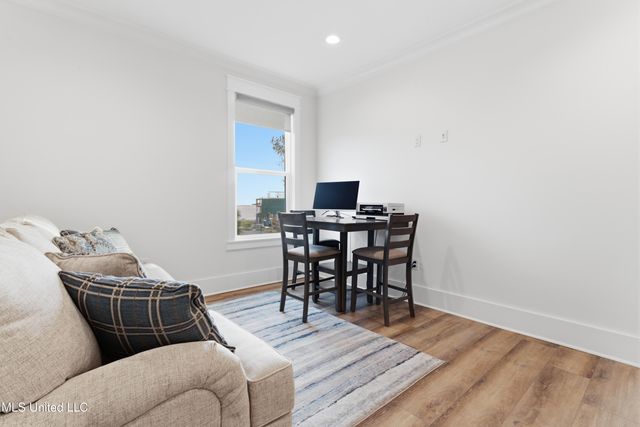 419 Martin Avenue, Ocean Springs, MS 39564