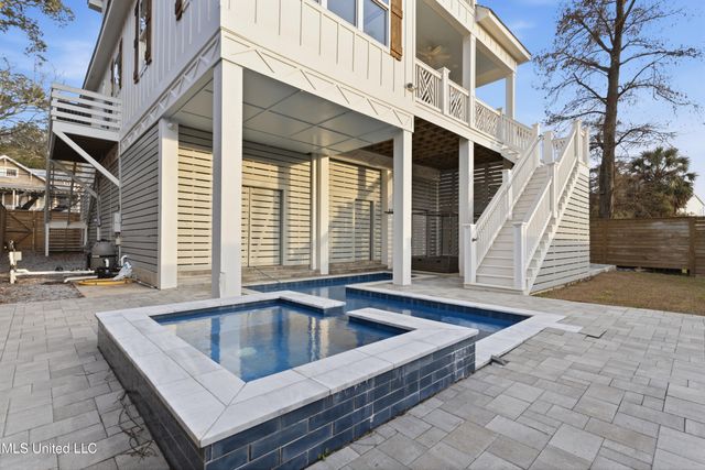 419 Martin Avenue, Ocean Springs, MS 39564