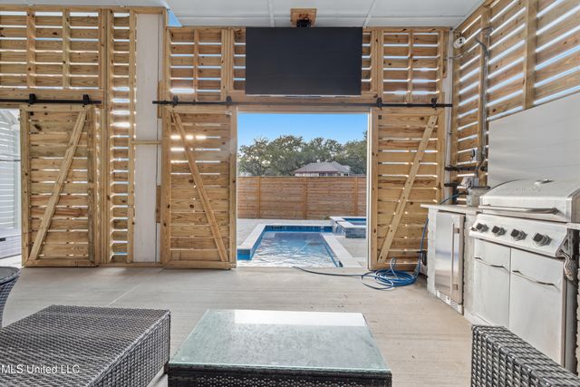 419 Martin Avenue, Ocean Springs, MS 39564