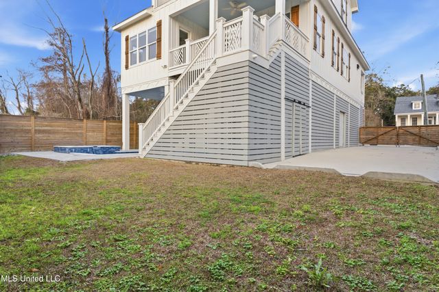 419 Martin Avenue, Ocean Springs, MS 39564