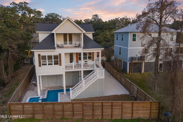 419 Martin Avenue, Ocean Springs, MS 39564