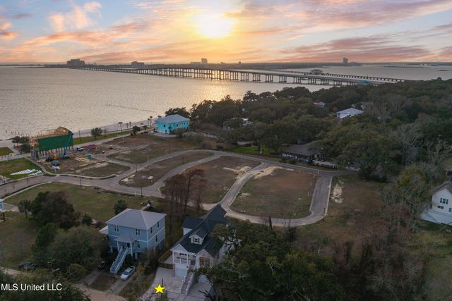 419 Martin Avenue, Ocean Springs, MS 39564