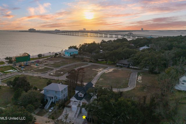 419 Martin Avenue, Ocean Springs, MS 39564