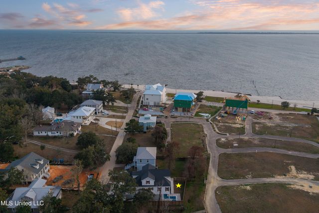 419 Martin Avenue, Ocean Springs, MS 39564