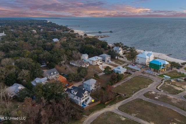 419 Martin Avenue, Ocean Springs, MS 39564