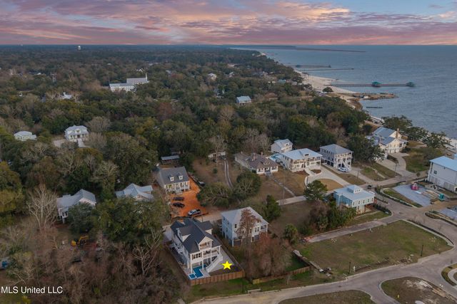 419 Martin Avenue, Ocean Springs, MS 39564