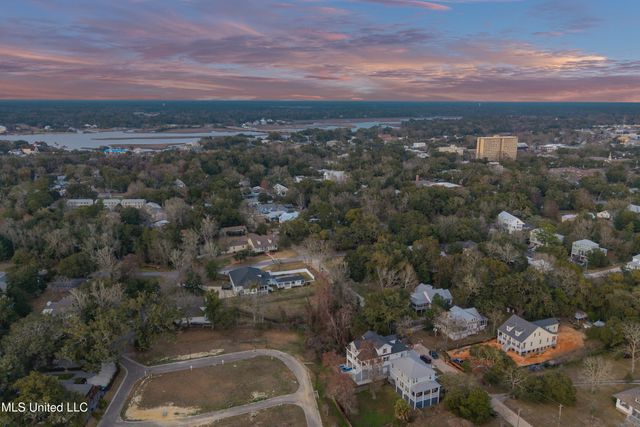 419 Martin Avenue, Ocean Springs, MS 39564